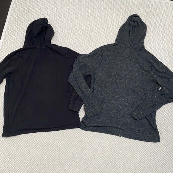 THREADS 4 THOUGHT Bundle of 2 Long Sleeve Shirts with Hoods - Picture 3 of 6